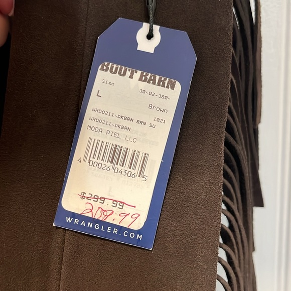 Fits like a med to large. - New Wrangler Fringe Sueded leather jacket - Picture 9 of 9